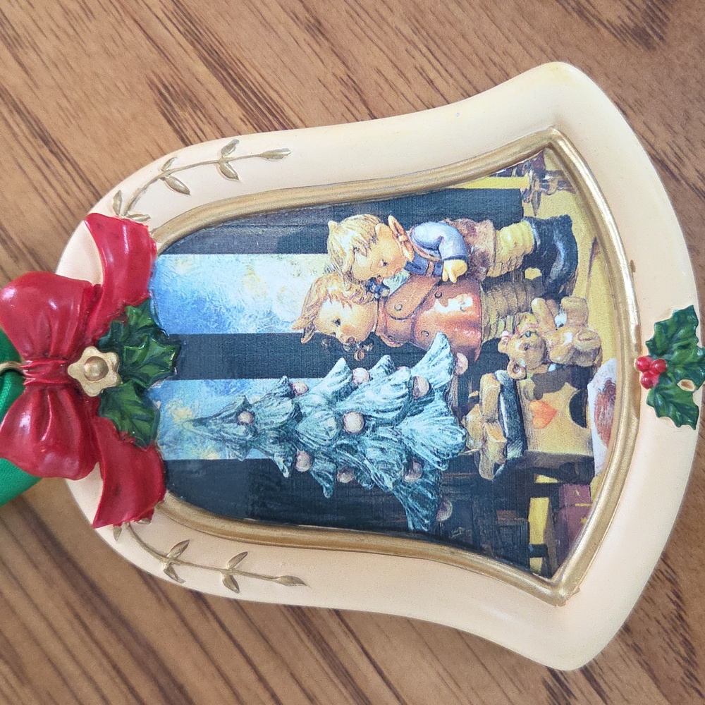 M.J. Hummel Christmas Ornament | "Wonder Of Christmas" Retired - Picture 6 of 6